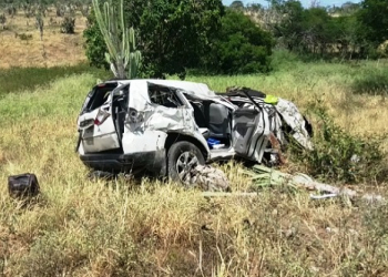 Capotamento na BA 233 deixa três mortos e quatro feridos