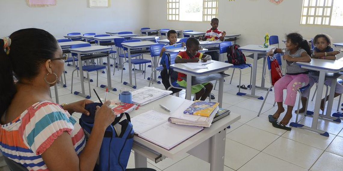 Piso salarial para o magistério é reajustado em 4,17%