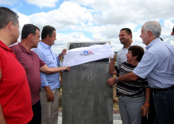 Governador entrega obras de infraestrutura que somam R$ 30 milhões em Itiúba e Cansanção