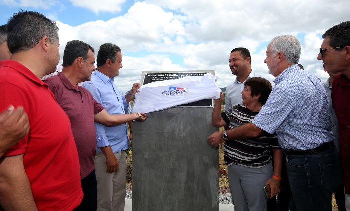 Governador entrega obras de infraestrutura que somam R$ 30 milhões em Itiúba e Cansanção