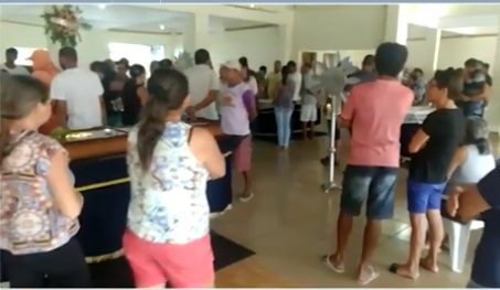 Campo Formoso – ‘Doendo muito’, diz mulher que perdeu marido, irmãs e filha em acidente em Seabra