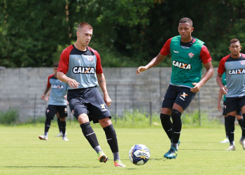 Pronto para estreia no ano, Vitória divulga lista de relacionados