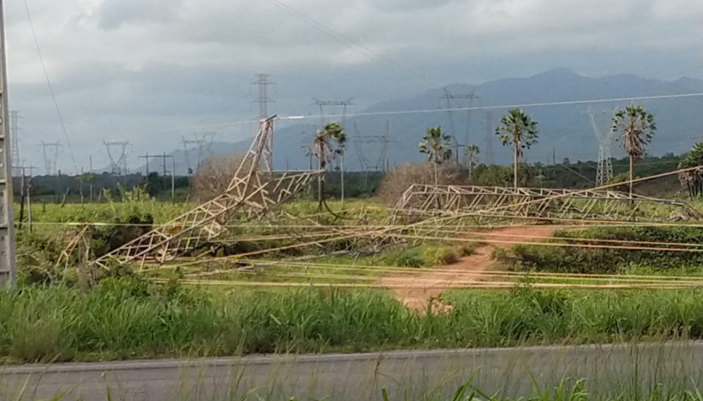 CE – Criminosos destroem torre de transmissão e atacam concessionária no 11º dia de onda de violência