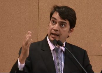 Pedro Tavares denuncia péssimo estado de trecho da BA -148