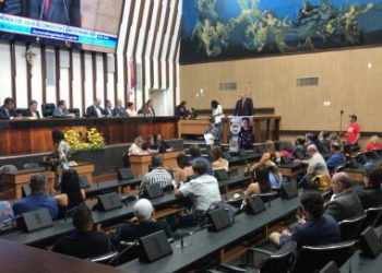 Duda Mendonça passa mal e sai carregado de sessão da AL-BA