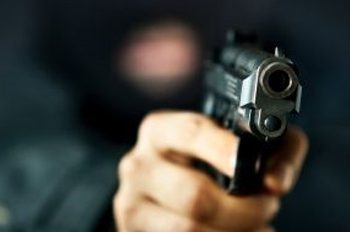 Comerciante fica ferido após entrar em luta corporal com assaltantes na zona rural; concunhado dele leva tiro de raspão