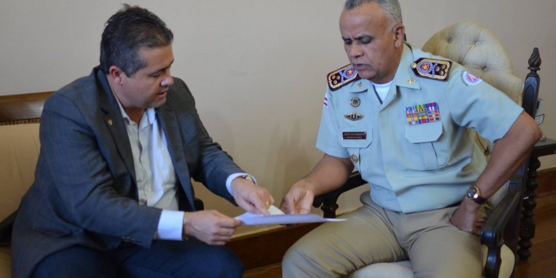 Alex da Piatã solicita do comandante geral da PM-BA, policiamento fixo para os distritos de Salgadália (Coité) e Pereira (Santaluz)