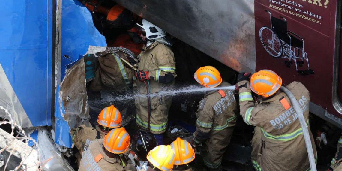 Morre maquinista retirado de trem que colidiu no Rio