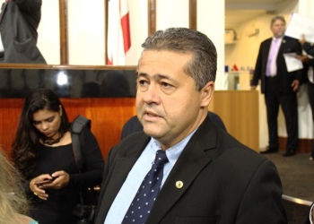 Deputado Alex da Piatã deixa internamento em hospital para tomar posse para o segundo mandato