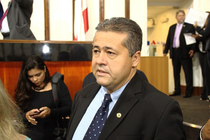 Deputado Alex da Piatã deixa internamento em hospital para tomar posse para o segundo mandato