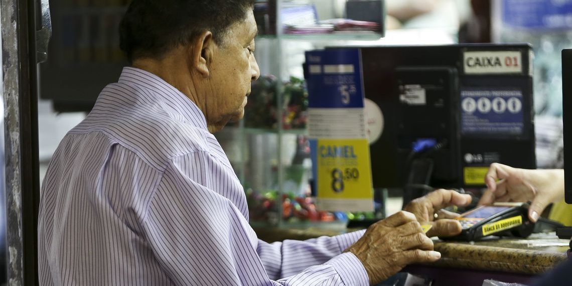 INSS alerta idosos sobre fraudes em crédito consignado