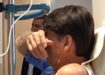 Bolsonaro se emociona ao ouvir “Evidencias”