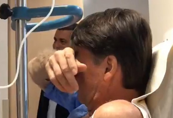 Bolsonaro se emociona ao ouvir “Evidencias”