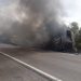 Carreta pegar fogo na BR-116/Norte, entre Araci e Teofilândia