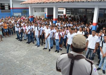 Palestra do comandante do 16º BPM marca início do ano letivo no Cenos, que passa a contar com sistema de ensino dos Colégios da Polícia Militar