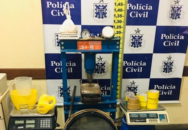 Polícia Civil prende dois homens e desativa laboratório de refino de drogas em Feira de Santana