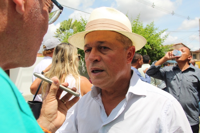 Osni Cardoso e Marcelinho Veiga discursam pela primeira vez como deputados