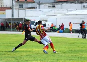 Vitória empata com Juazeirense e assume liderança do Baianão