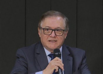 MEC envia carta às escolas pedindo que crianças sejam filmadas durante execução do Hino Nacional