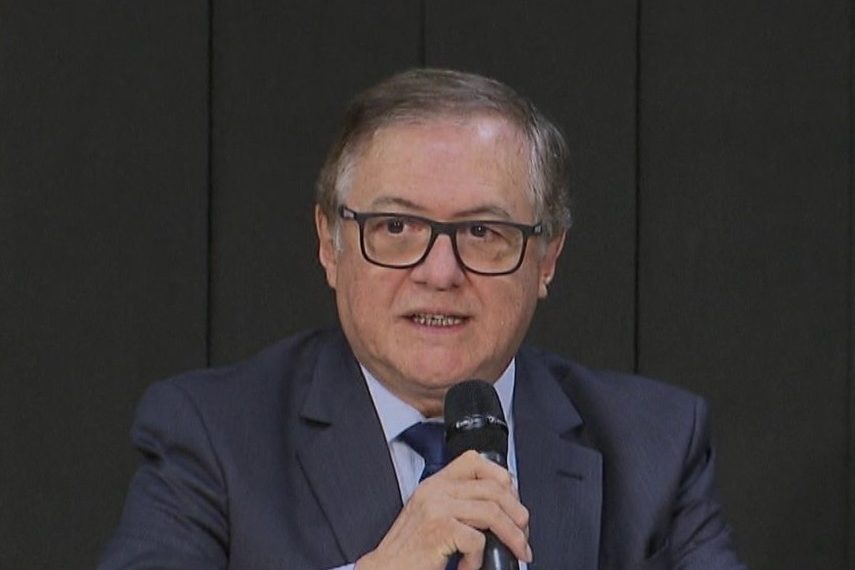 MEC envia carta às escolas pedindo que crianças sejam filmadas durante execução do Hino Nacional