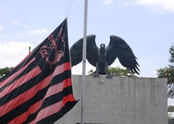 Justiça proíbe crianças e adolescentes no CT do Flamengo