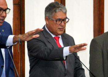 “Serei o líder que vai trabalhar para que o Executivo tenha respaldo de todos vocês” diz Rosemberg,  ao assumir Liderança do Governo na Alba