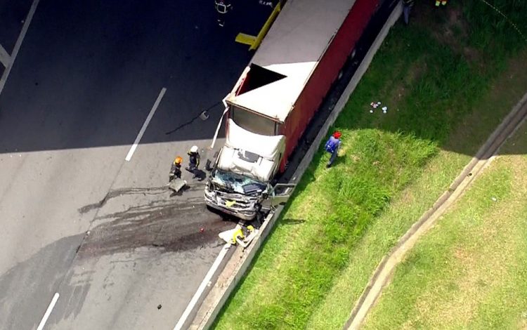 Jornalista Ricardo Boechat morre em queda de helicóptero em SP