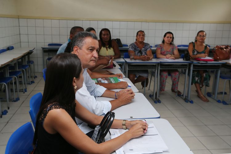 Conflito político entre prefeito do DEM e vereadores do PT deixa Rui Costa sem palanque em Água Fria