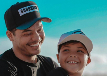 Proibido de viajar com filho, Safadão aciona Justiça contra ex-mulher