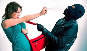 Projeto autoriza venda de spray de pimenta e arma de eletrochoque para mulheres