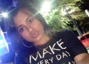 Mulher é encontrada morta a golpes de faca ao lado da filha de um ano