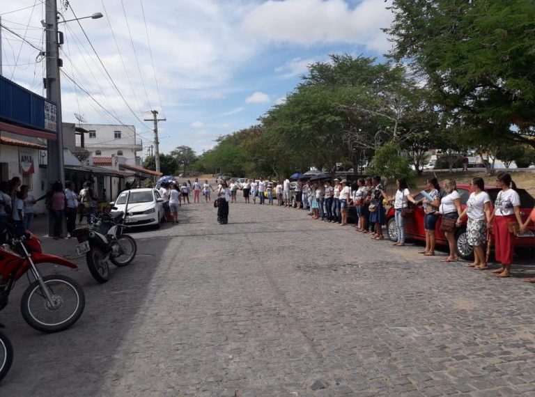 Professores municipais paralisam atividades escolares e reivindicam reajuste