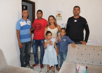 Família refugiada da Venezuela está morando em Retirolândia; conheça o drama que vive