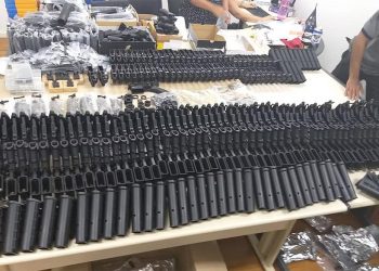 Polícia encontra 117 fuzis na casa de amigo do suspeito de atirar em Marielle e Anderson