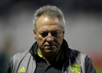 Com arritmia, técnico do Flamengo faz exames no Pró-Cardíaco no Rio
