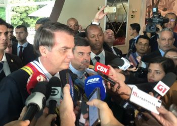 ‘Página virada’, diz Bolsonaro sobre crise com Rodrigo Maia