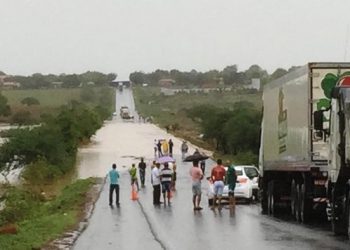 BR 110 teve tráfego interrompido por cerca de seis horas devido ao forte temporal
