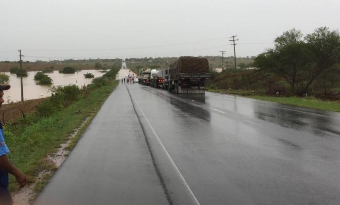 BR 110 teve tráfego interrompido por cerca de seis horas devido ao forte temporal