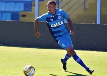 Serrinhense Capa acerta com o Vitória; jogador se destacou no Avaí em 2018