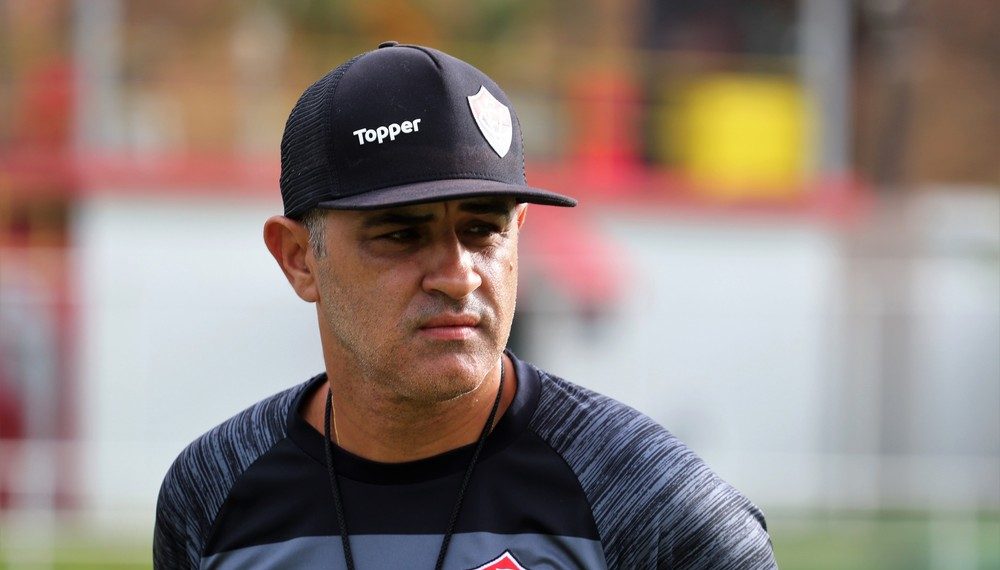 Vitória demite Marcelo Chamusca do comando técnico