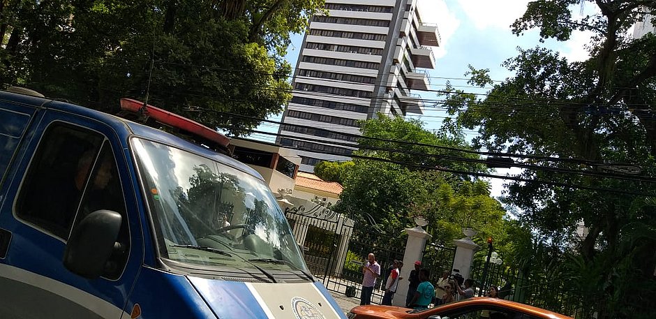 Salvador – Dois operários morrem em queda de elevador durante obra no Corredor da Vitória