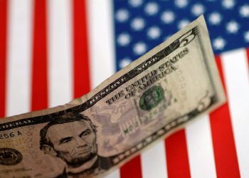 Dólar oscila após bater R$ 4,01 em meio ao atrito entre Bolsonaro e Maia