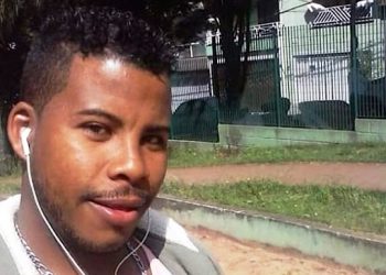Homem é morto por homens de moto em praça na cidade de Serrinha