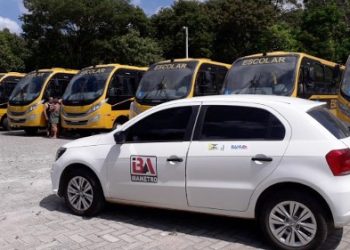 Ibametro inspeciona a entrega de ônibus do transporte escolar utilizado por prefeituras municipais