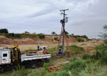 Retirolândia – COELBA instala transformador que irá gerar energia para funcionamento a usina de asfalto