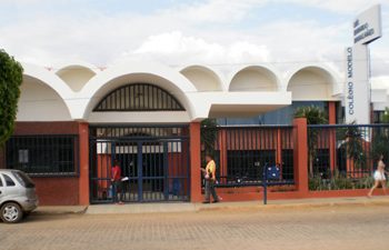 Estudantes param aulas para protestar contra calor em escola