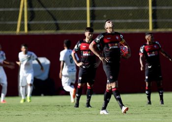 Bahia goleia Jequié e se classifica e Vitória derrotado para o Flu e está fora da disputa do título do Baianão