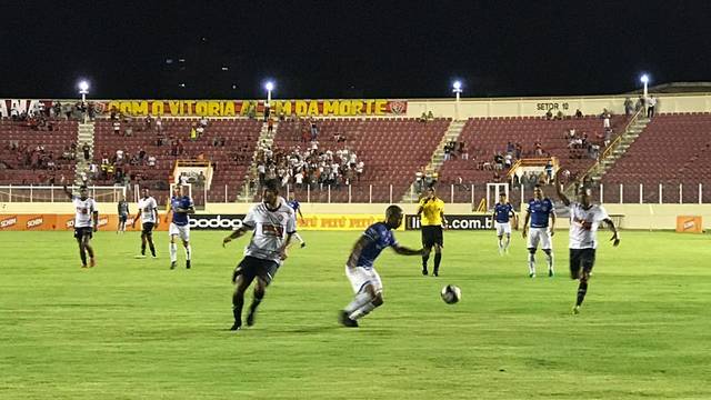 Copa do Nordeste: Vitória fica a frente do placar duas vezes contra o Confiança mas cede o empate