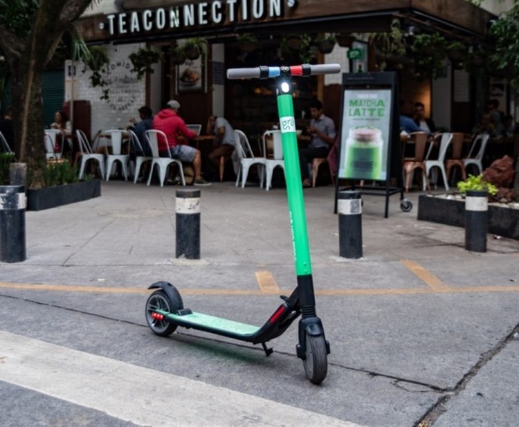Serviço de aluguel de patinete elétrica chega ao Brasil com preço acessível