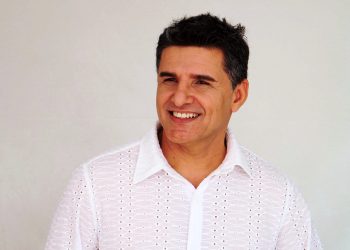 Del Feliz embarca para turnê de sete shows no Japão